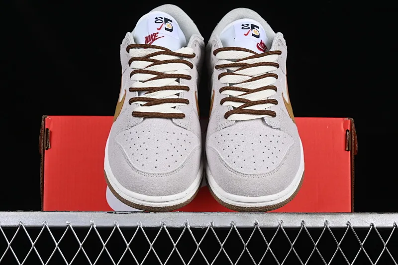 All Categories Nk SB Dunk Series Nk SB Dunk Low Low-top sneakers Cost-effective version Nk SB Dunk Low "85" double hook SB low-top sports and leisure sneakers DO9457-105